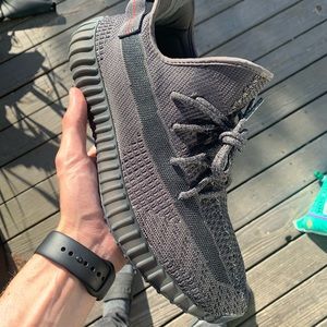 Black 350 v2 non-reflective yeezy